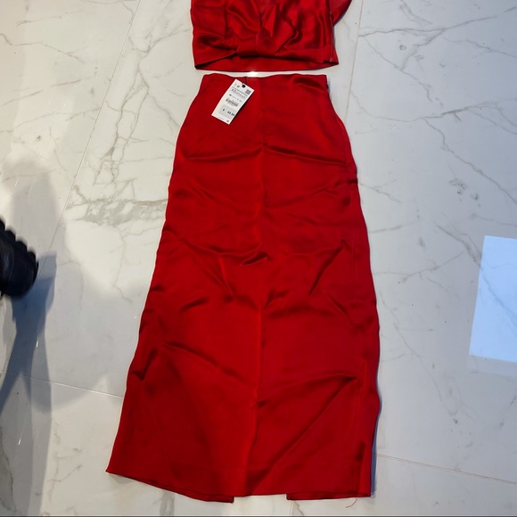 ZARA SATIN EFFECTED SKIRT - Picture 4 of 6